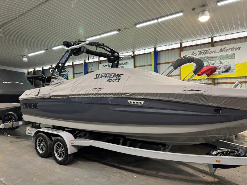 Slide: The Image of Supreme S220 2024 - 68