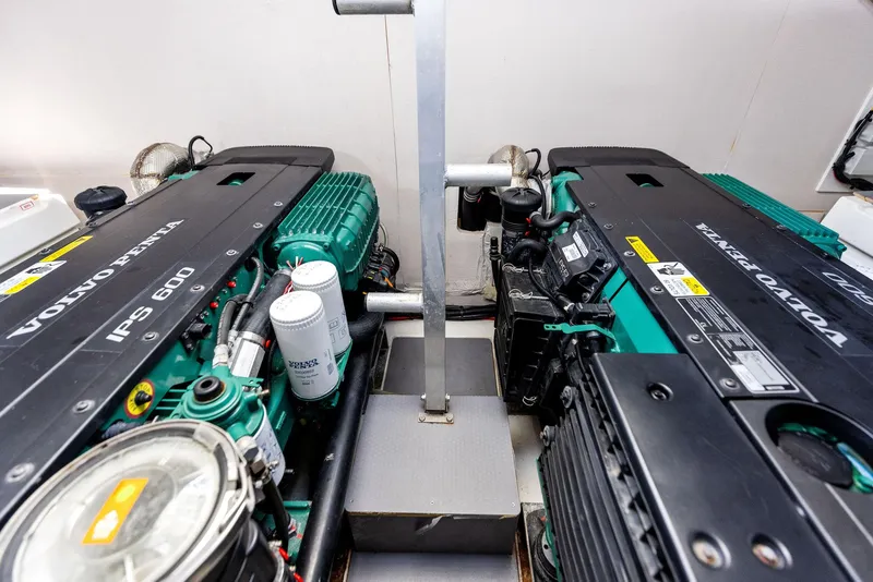 Slide: The Image of Prestige 520 2019 - 75