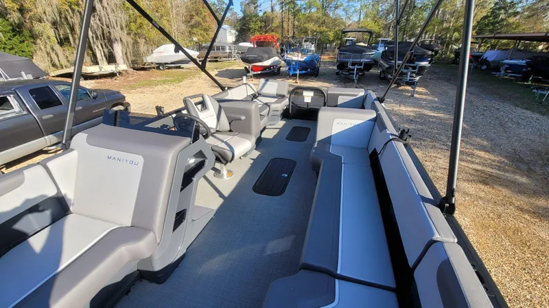 Slide: The Image of Manitou Cruise 20 Max Bench 2025 - 10