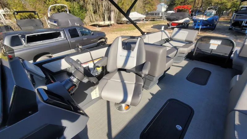 Slide: The Image of Manitou Cruise 20 Max Bench 2025 - 11