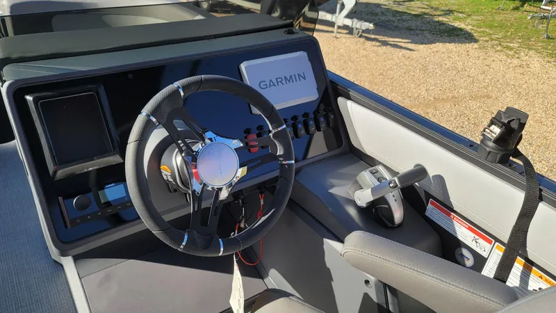 Slide: The Image of Manitou Cruise 20 Max Bench 2025 - 13