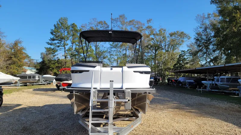 Slide: The Image of Manitou Cruise 20 Max Bench 2025 - 3