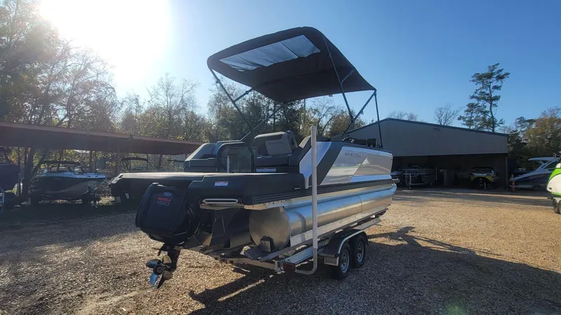 Slide: The Image of Manitou Cruise 20 Max Bench 2025 - 6