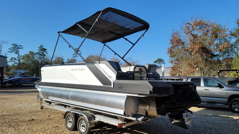 Slide: The Image of Manitou Cruise 20 Max Bench 2025 - 8