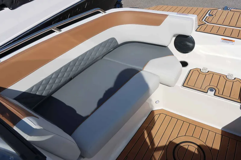 Slide: The Image of Starcraft SVX 190 OB 2025 - 10