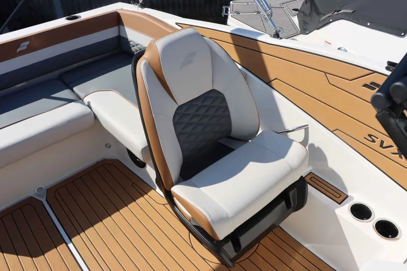 Slide: The Image of Starcraft SVX 190 OB 2025 - 11