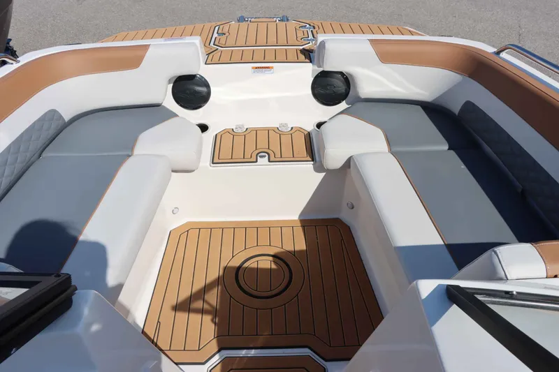 Slide: The Image of Starcraft SVX 190 OB 2025 - 14