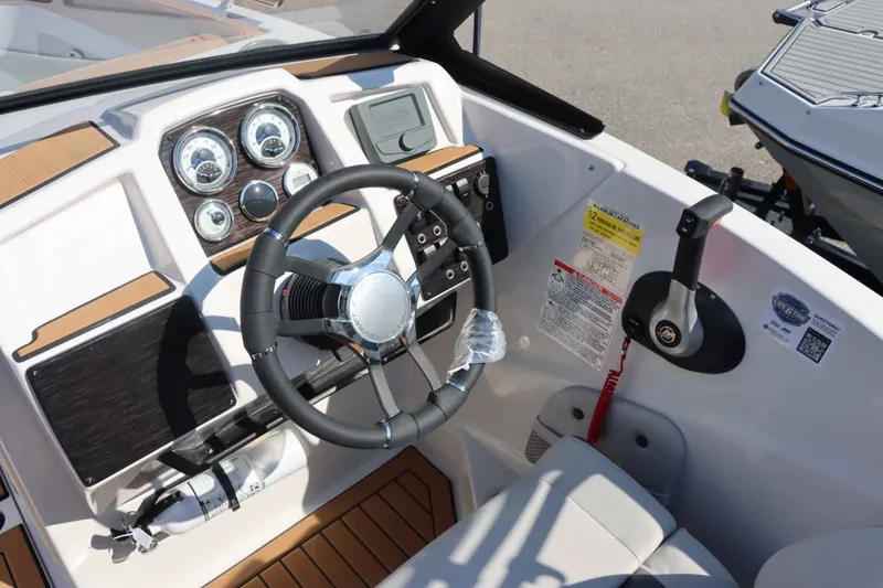 Slide: The Image of Starcraft SVX 190 OB 2025 - 16