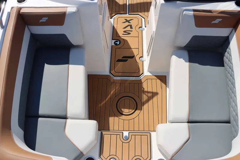 Slide: The Image of Starcraft SVX 190 OB 2025 - 8