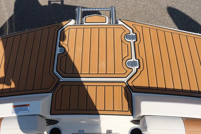 Slide: The Image of Starcraft SVX 190 OB 2025 - 9