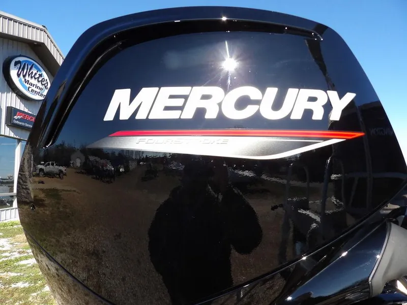 Slide: The Image of Mercury outboard engine on 2025 Bennington S Quad Bench 21 SSR boat. - 39