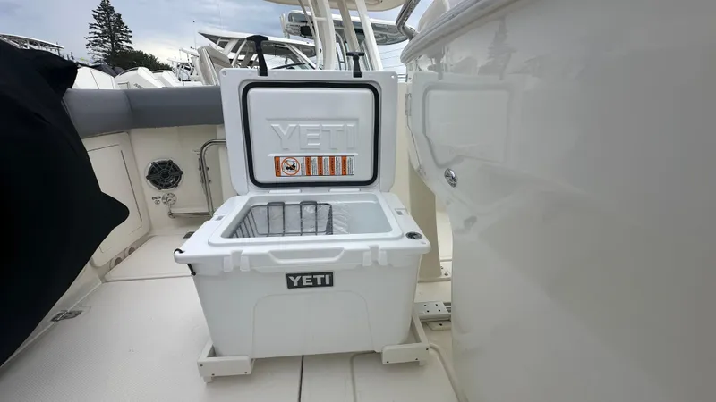 Slide: The Image of YETI cooler on 2025 Boston Whaler 280 Outrage boat deck. - 18