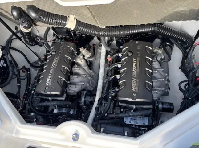 Slide: The Image of 2021 Yamaha Boats 212XE high output engines in engine compartment. - 27