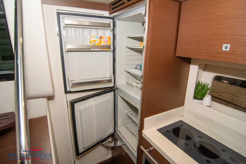 Slide: The Image of Sea Ray 410 Sundancer 2012 - 51