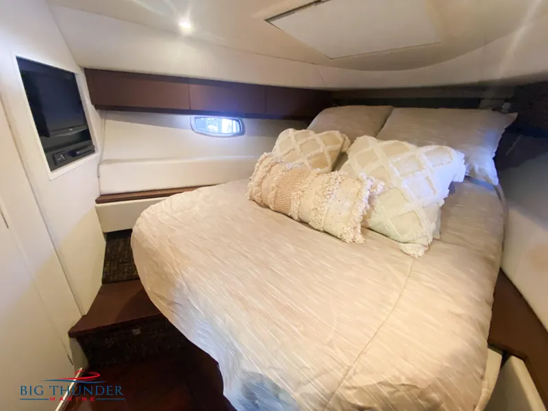 Slide: The Image of Sea Ray 410 Sundancer 2012 - 53