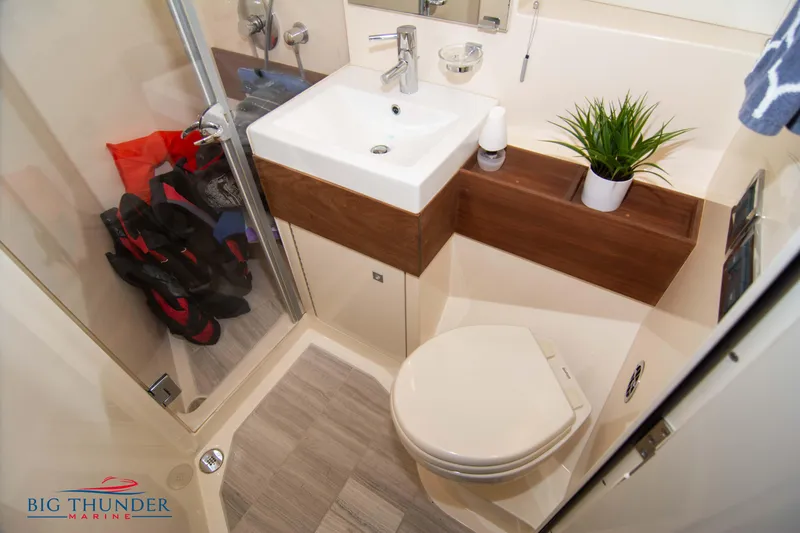 Slide: The Image of Sea Ray 410 Sundancer 2012 - 54