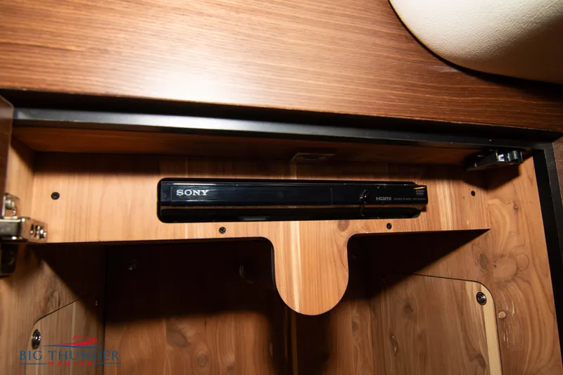 Slide: The Image of Sea Ray 410 Sundancer 2012 - 63