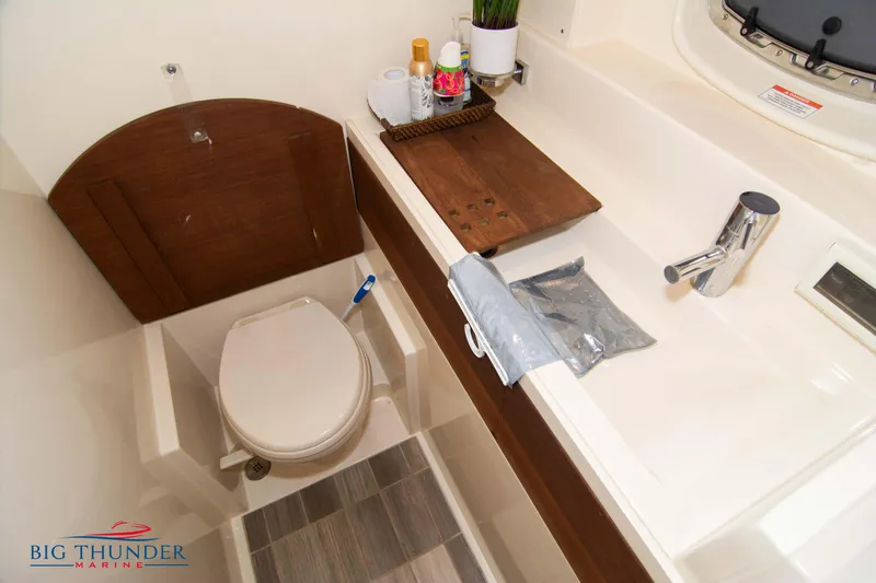 Slide: The Image of Sea Ray 410 Sundancer 2012 - 64