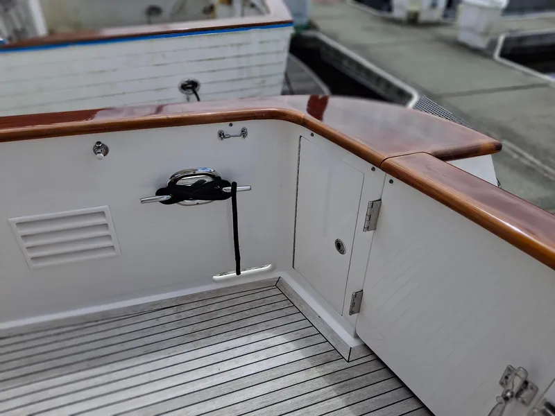 Slide: The Image of Deck of 2004 Ocean Alexander 64 Pilothouse with wood trim and cleat. - 33