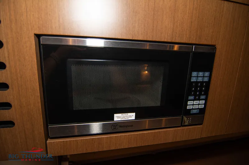 Slide: The Image of Sea Ray 370 Sundancer 2016 - 56