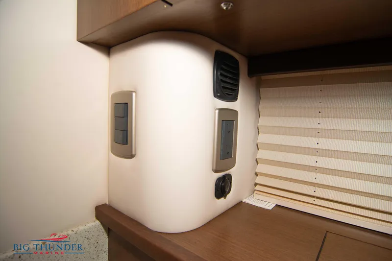 Slide: The Image of Sea Ray 370 Sundancer 2016 - 59