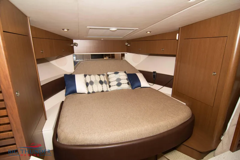 Slide: The Image of Sea Ray 370 Sundancer 2016 - 60