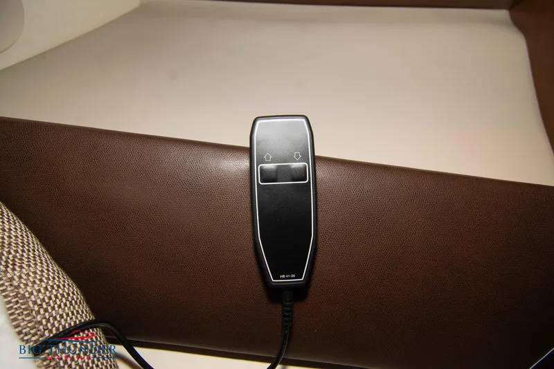 Slide: The Image of Sea Ray 370 Sundancer 2016 - 61