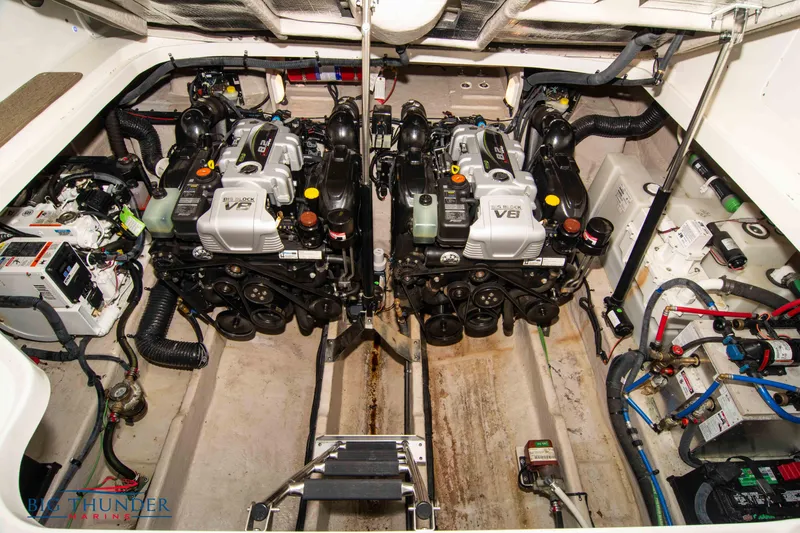 Slide: The Image of Sea Ray 370 Sundancer 2016 - 72