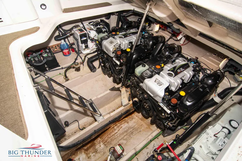 Slide: The Image of Sea Ray 370 Sundancer 2016 - 74