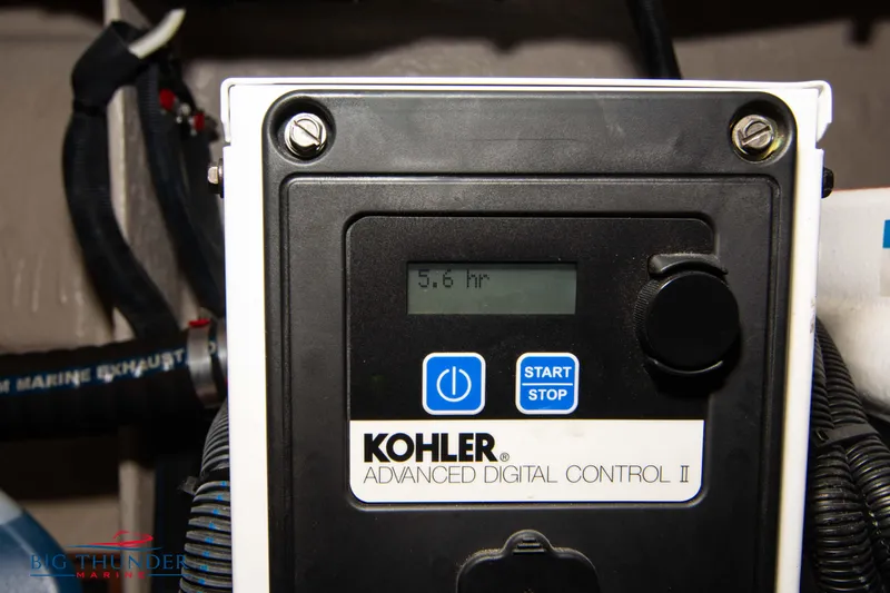 Slide: The Image of Sea Ray 370 Sundancer 2016 - 80