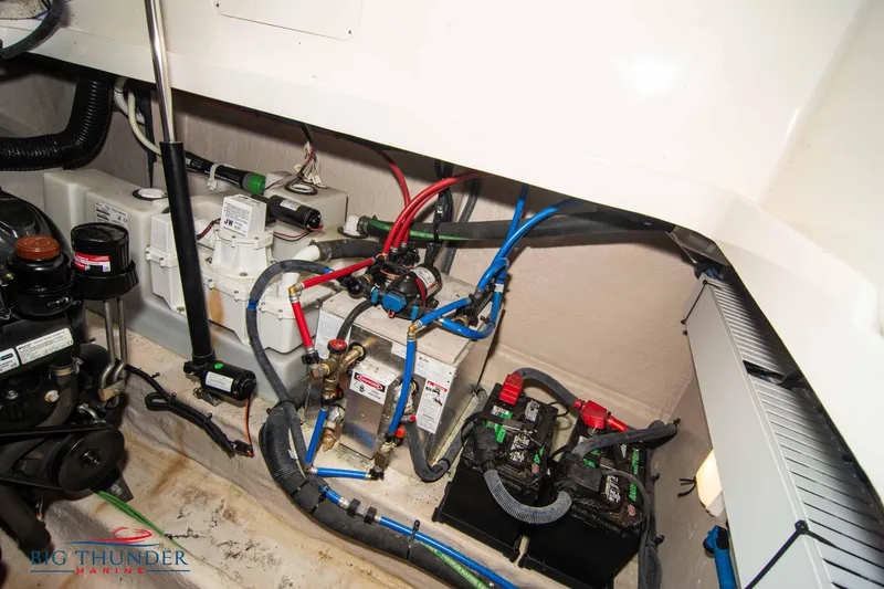 Slide: The Image of Sea Ray 370 Sundancer 2016 - 82