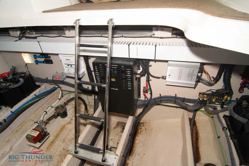 Slide: The Image of Sea Ray 370 Sundancer 2016 - 83