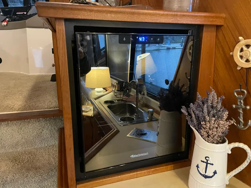 Slide: The Image of Bayliner 4788 Pilot House Motoryacht 1995 - 51