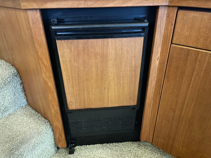 Slide: The Image of Bayliner 4788 Pilot House Motoryacht 1995 - 58