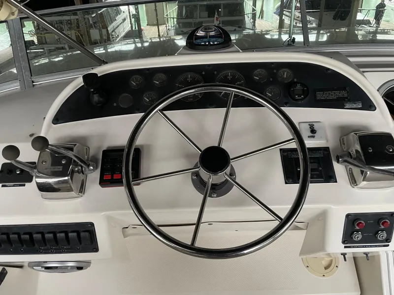 Slide: The Image of Bayliner 4788 Pilot House Motoryacht 1995 - 64