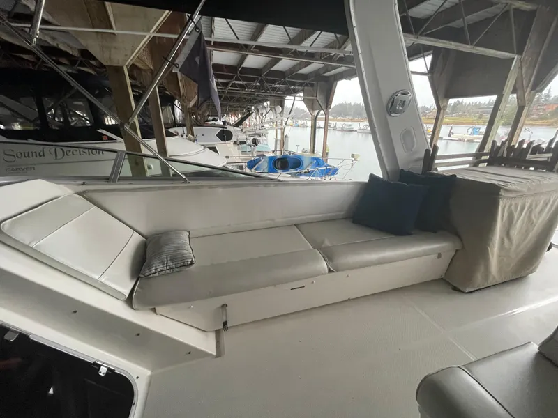 Slide: The Image of Bayliner 4788 Pilot House Motoryacht 1995 - 67