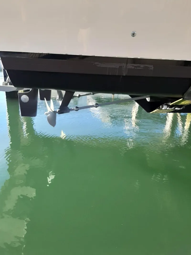 Slide: The Image of Bayliner 4788 Pilot House Motoryacht 1995 - 73