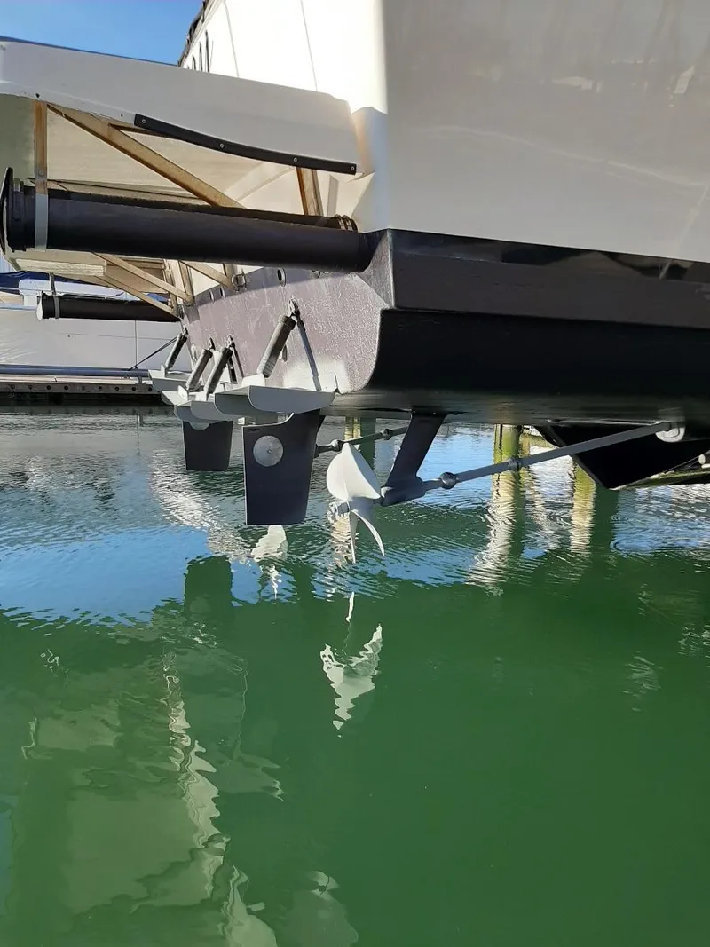 Slide: The Image of Bayliner 4788 Pilot House Motoryacht 1995 - 74