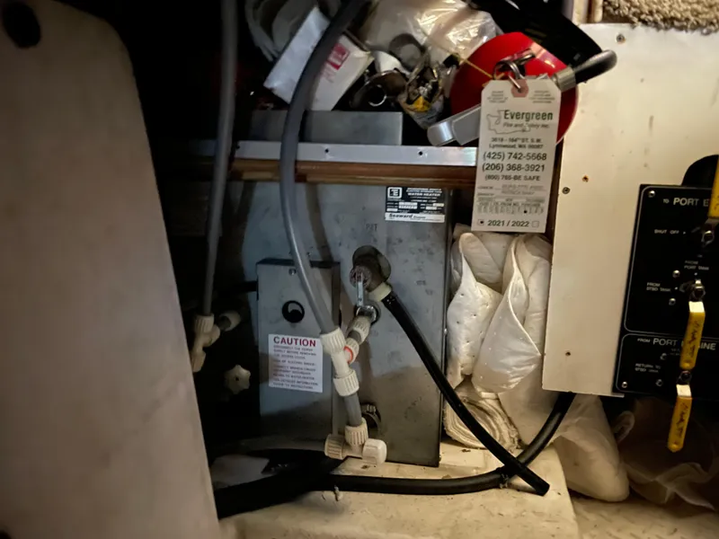 Slide: The Image of Bayliner 4788 Pilot House Motoryacht 1995 - 77