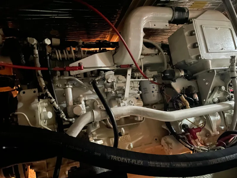 Slide: The Image of Bayliner 4788 Pilot House Motoryacht 1995 - 79