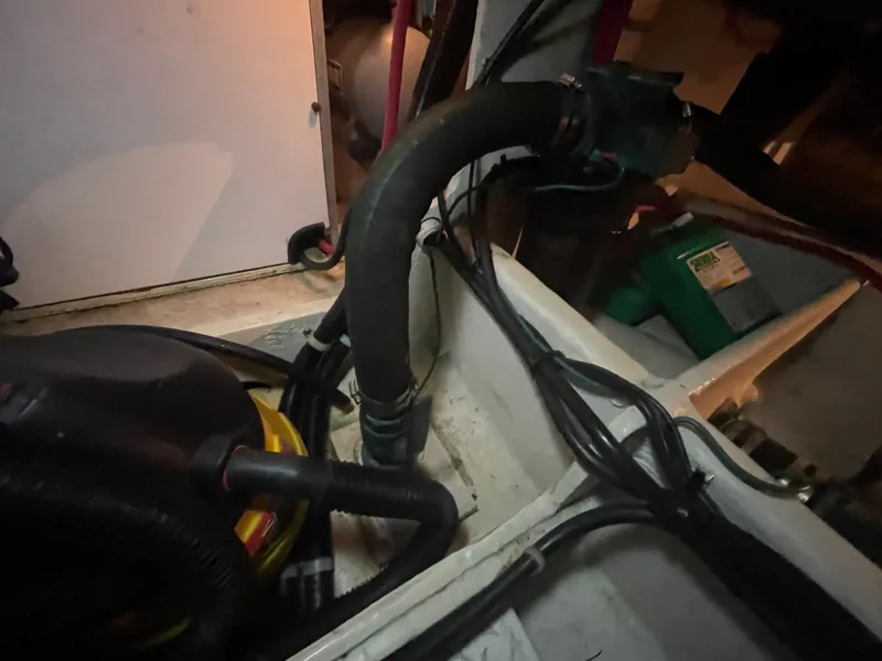 Slide: The Image of Bayliner 4788 Pilot House Motoryacht 1995 - 82