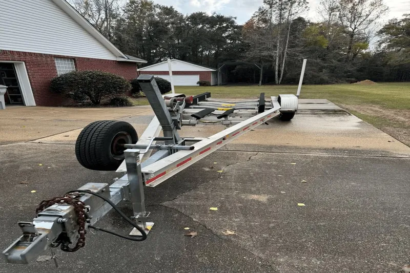 Slide: The Image of Everglades 275 Center Console 2012 - 28
