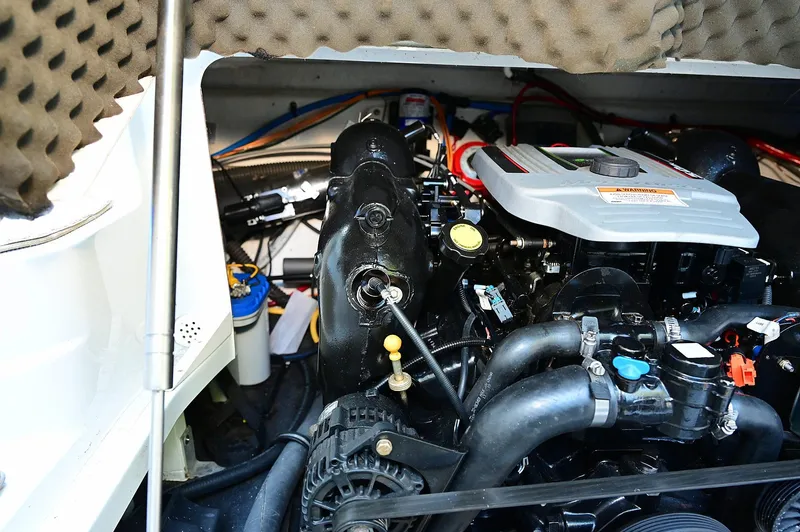 Slide: The Image of Crownline Boats 236 2015 - 100