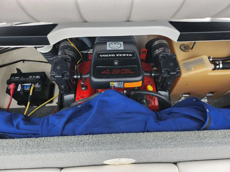 Slide: The Image of Volvo Penta 4.3GL engine in 2004 Chaparral 180 SSi boat, with battery and storage. - 22