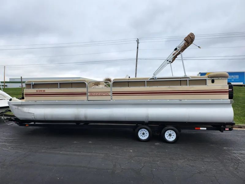 Slide: The Image of 2000 Bennington 2580LX pontoon boat on trailer, parked on asphalt. - 4