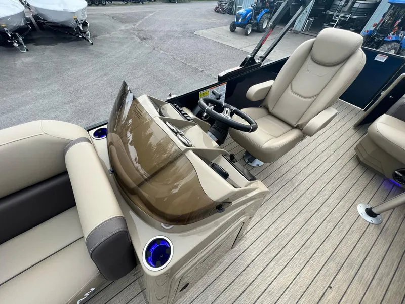 Slide: The Image of Sylvan Mirage 8520 Cruise 2025 - 32