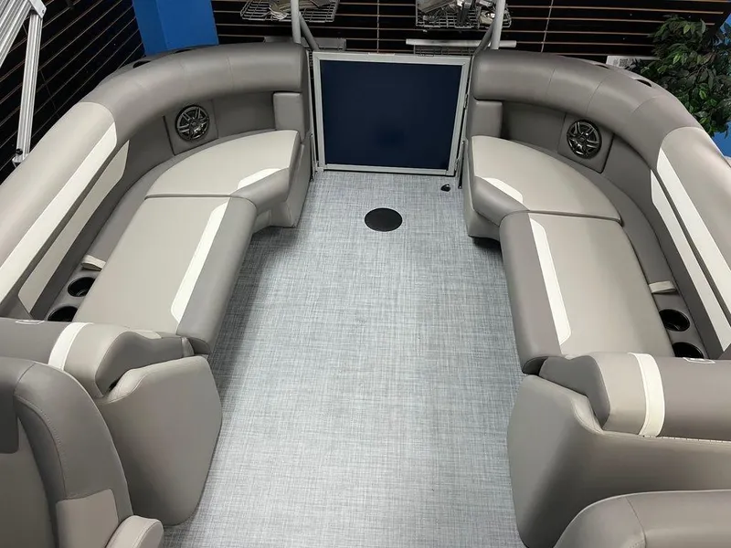 Slide: The Image of Premier 220 Sunscape 2025 - 3