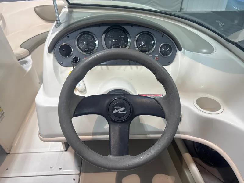 Slide: The Image of Sea Ray 200 Sport 2004 - 10