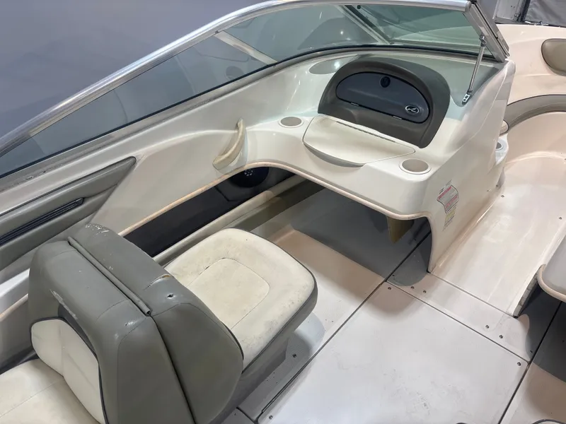 Slide: The Image of Sea Ray 200 Sport 2004 - 8