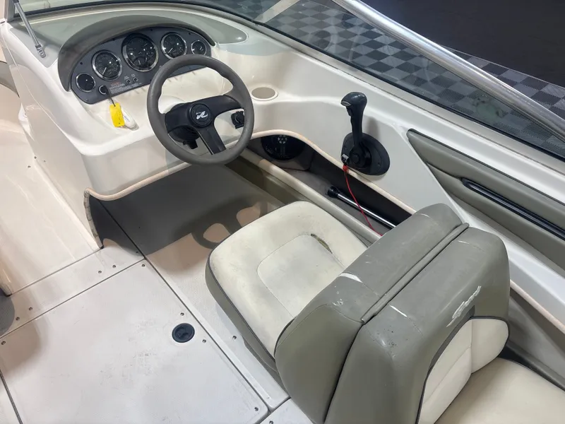Slide: The Image of Sea Ray 200 Sport 2004 - 9